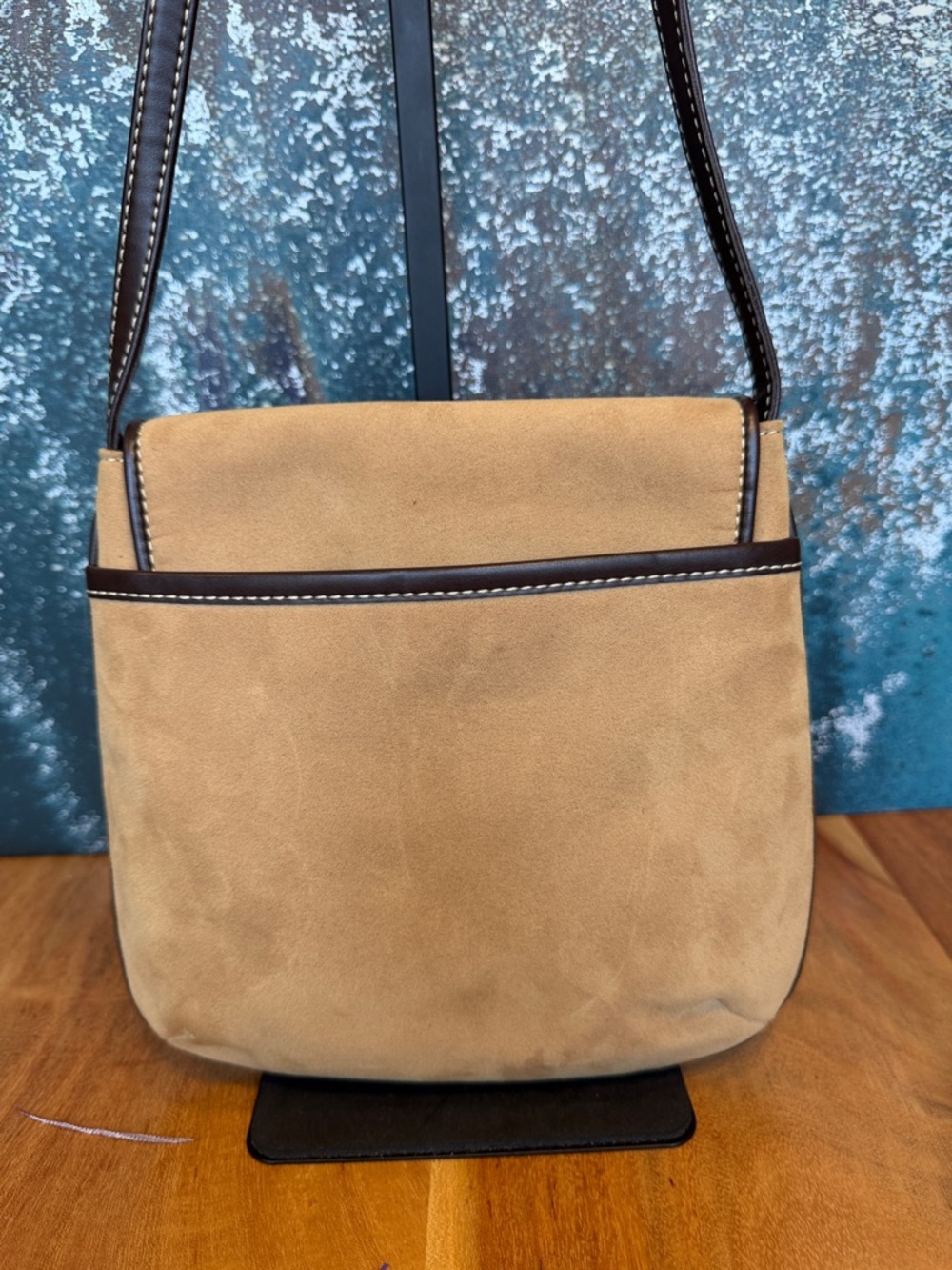 Liz Claiborne Boho Minimalist Faux Suede Crossbody Bag Tan/Brown - Picture 13 of 15
